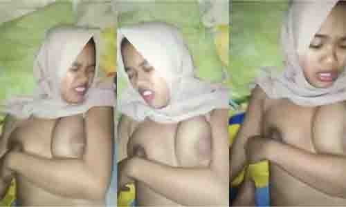 Bokep stw jilbab merintih keenakan ngentot